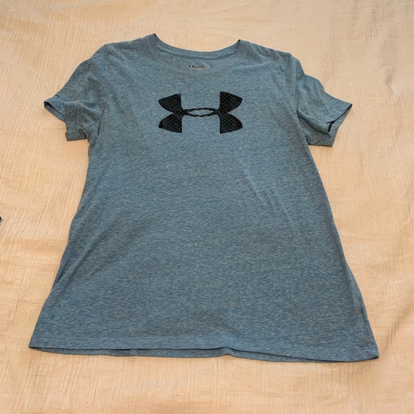 Under Armour Tops - Under Armour exercise shirt